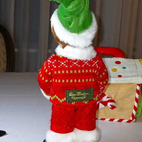 KAREN DIDION COLLECTION "WINE LIST ELF" WITH GRAPES (RETIRED) CHRISTMAS DECOR - Picture 4 of 11